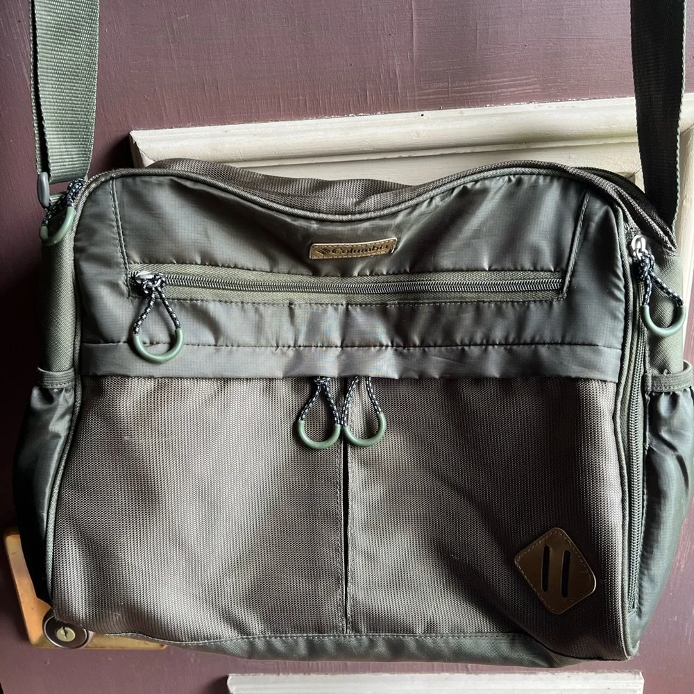 Columbia Soft Shoulder Briefcase Bag Thermal Pocket Adjustable Strap Green